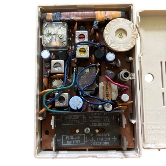 General Electric GE 8 Transistor Vintage AM Radio *Works* - Picture 7 of 12